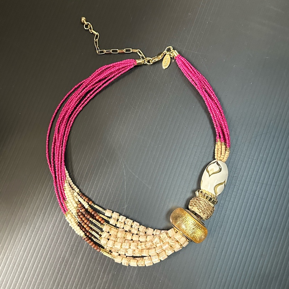 CHICOS. Elegant Pink and Gold Beaded Necklace with extender.